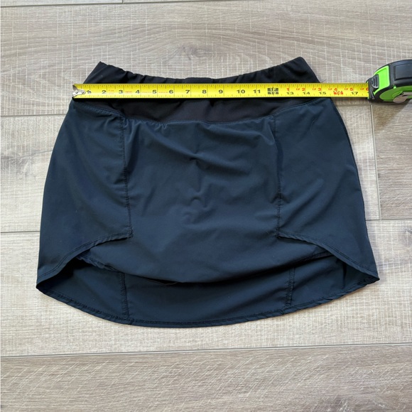 Oiselle Navy Women's Skort - Picture 5 of 8